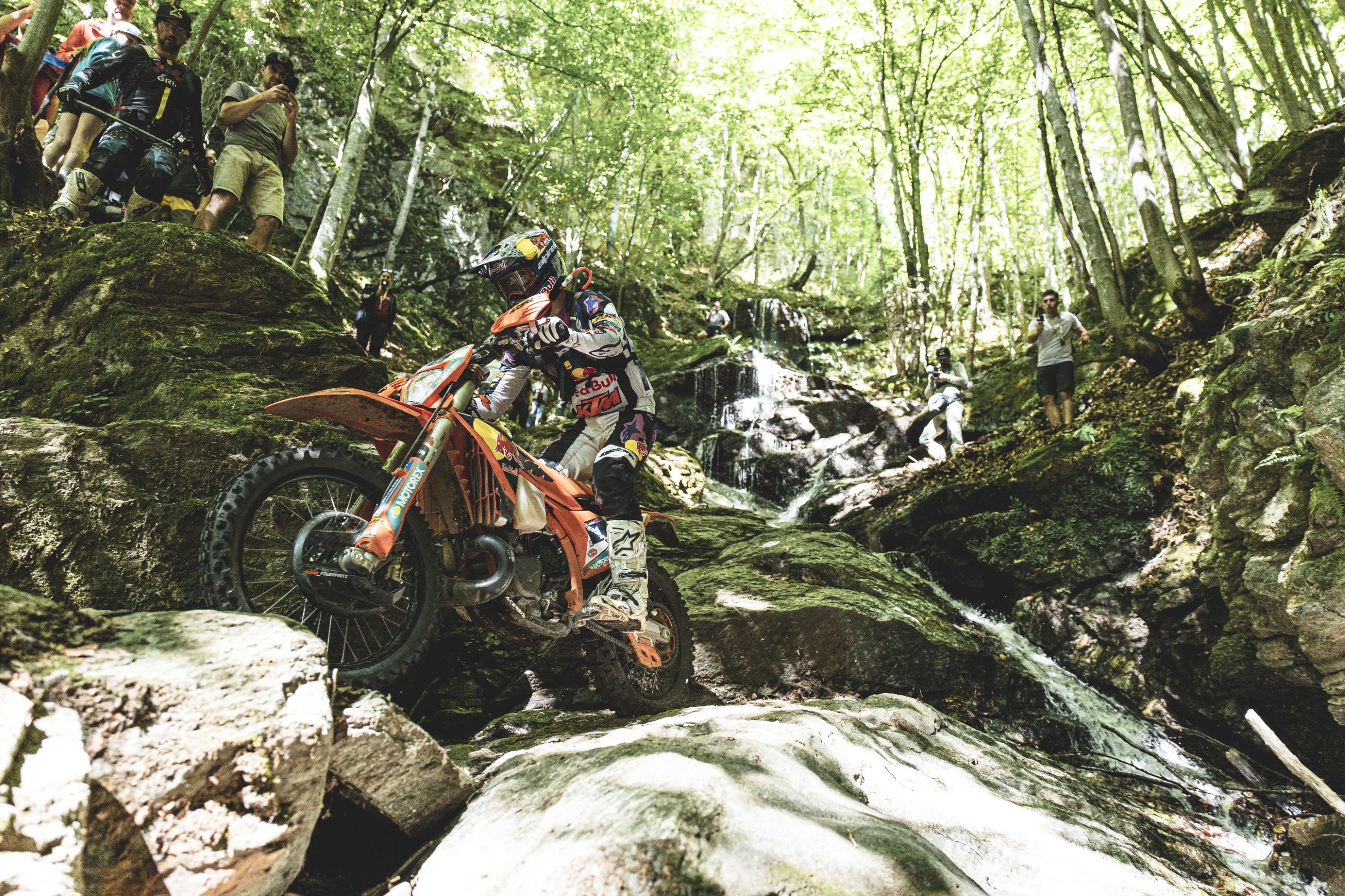 Manuel Lettenbichler (KTM) iguala el récord con su séptima victoria en Romaniacs