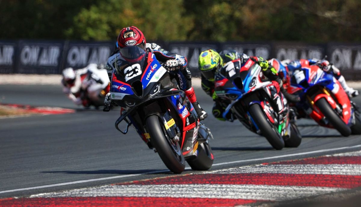 Chris Ponsson lidera ante Kenny Foray y Alan Techer