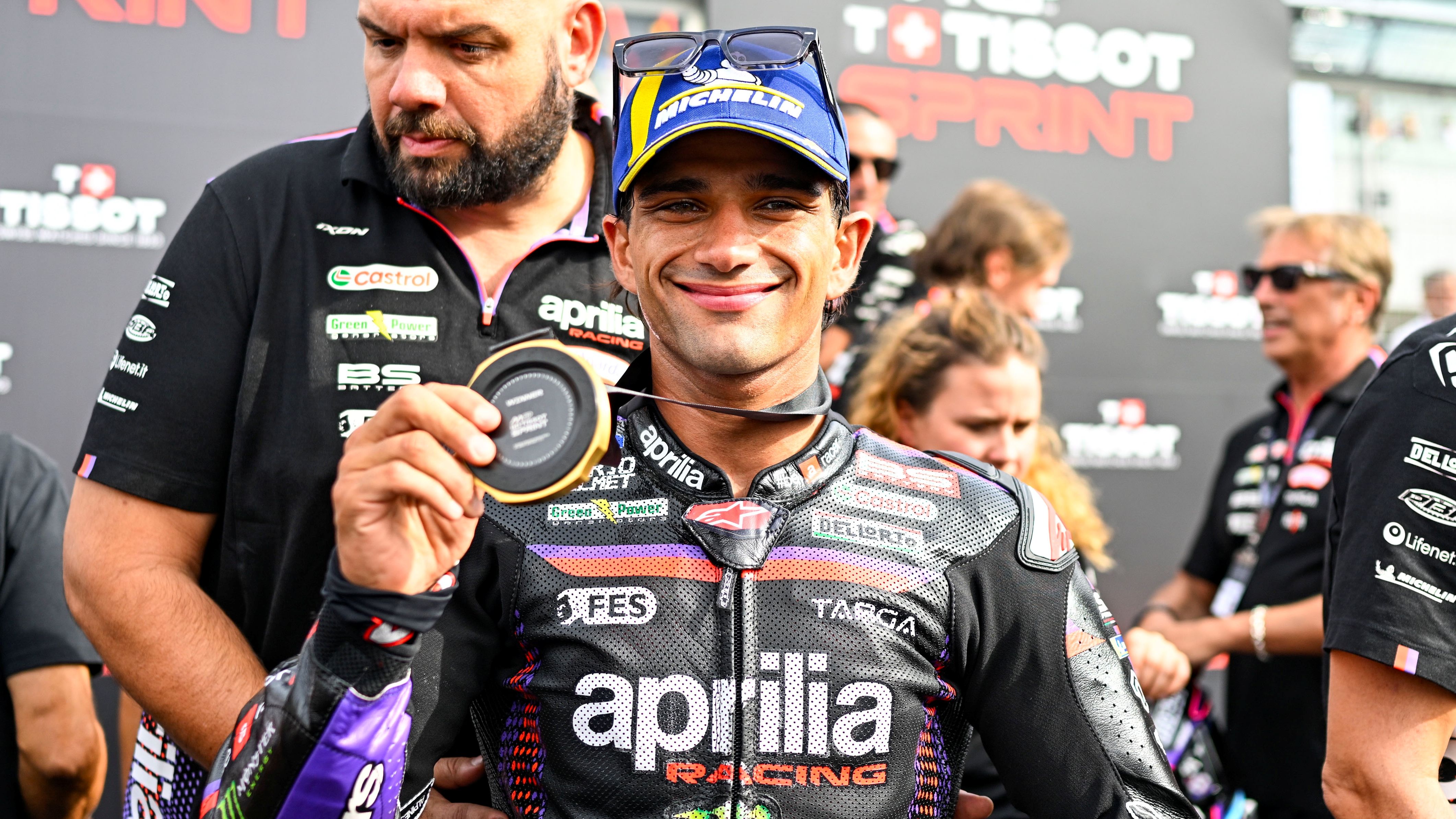 Jorge Martín celebra su victoria en el Sprint de Silverstone