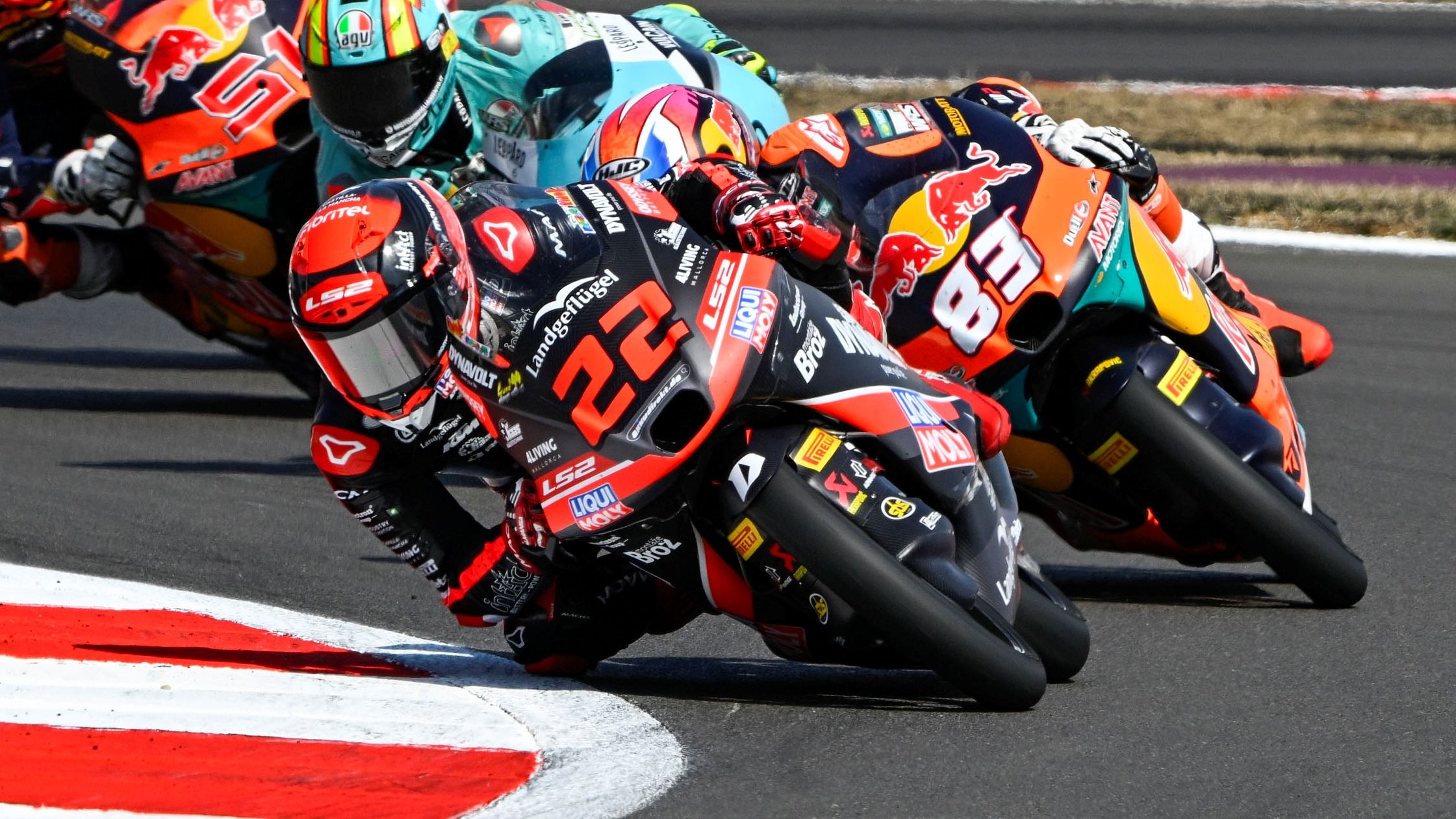 David Almansa ha ganado en Silverstone ante Álvaro Carpe