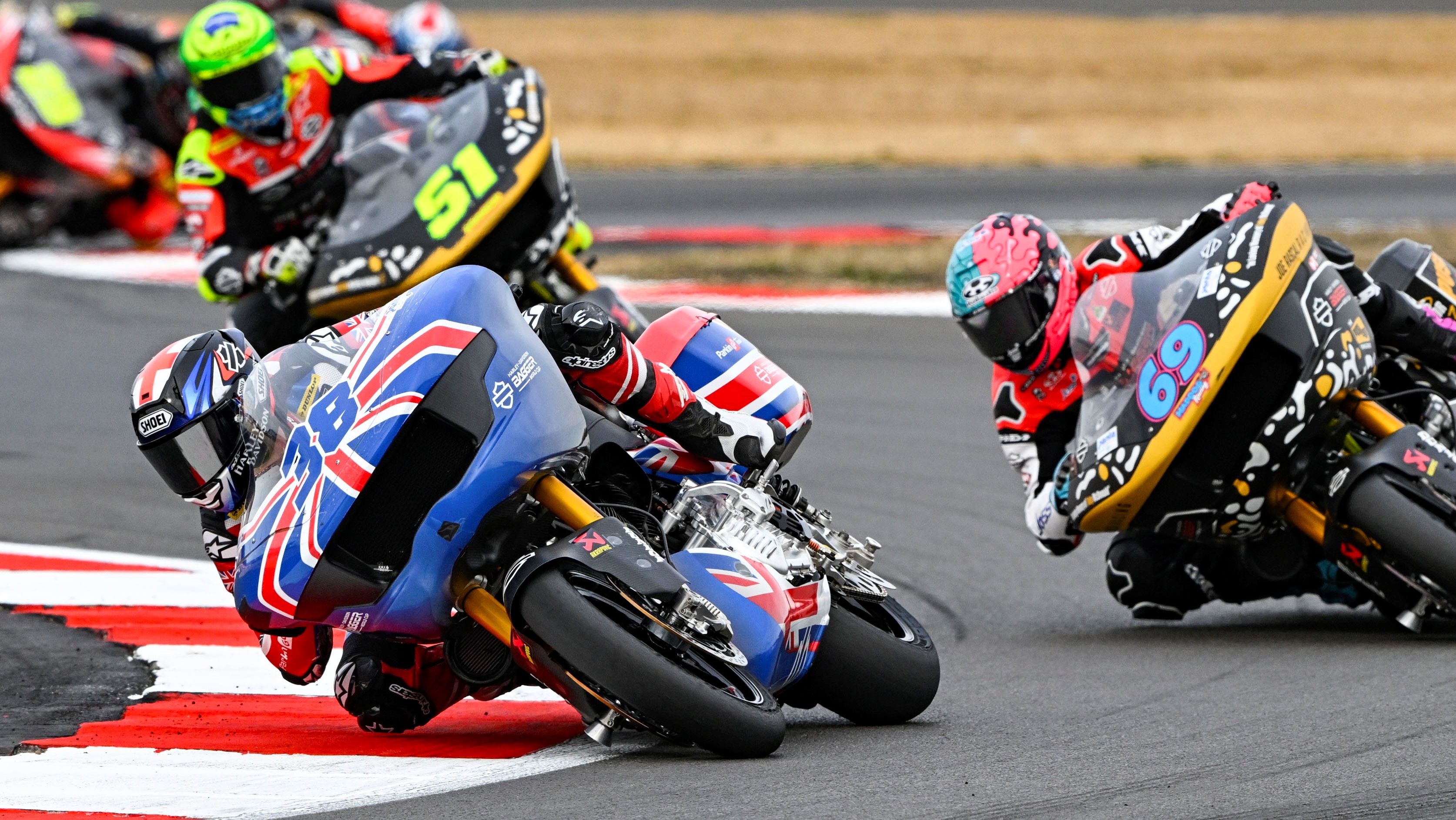 Bradley Smith y Archie McDonald han logrado las victorias de la Bagger World Cup en Silverstone