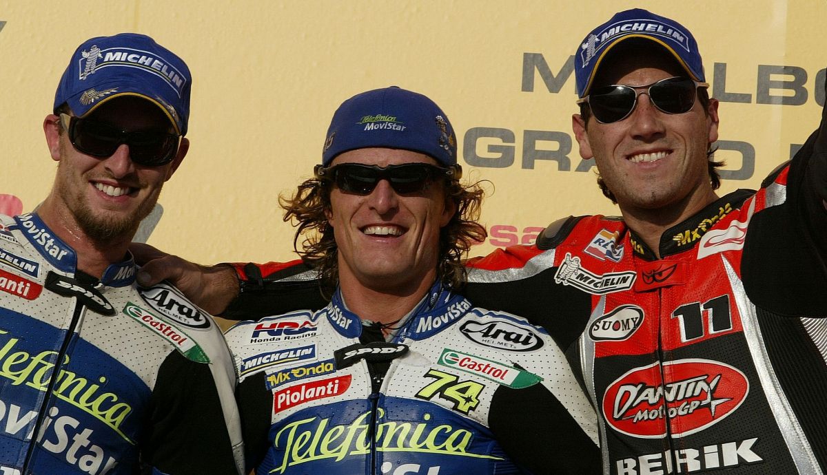 Sete Gibernau, Colin Edwards y Rubén Xaus, el podio de Qatar 2004