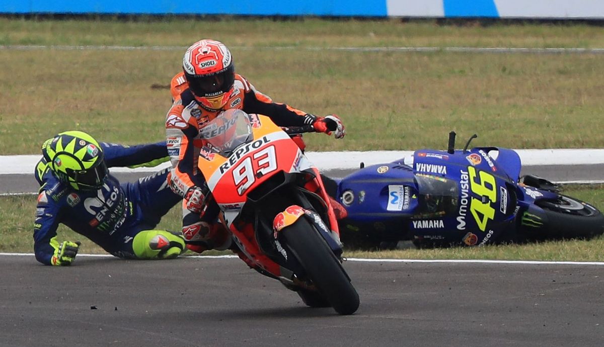Marc Márquez pide perdón a Valentino Rossi tras tirarle en Argentina 2018