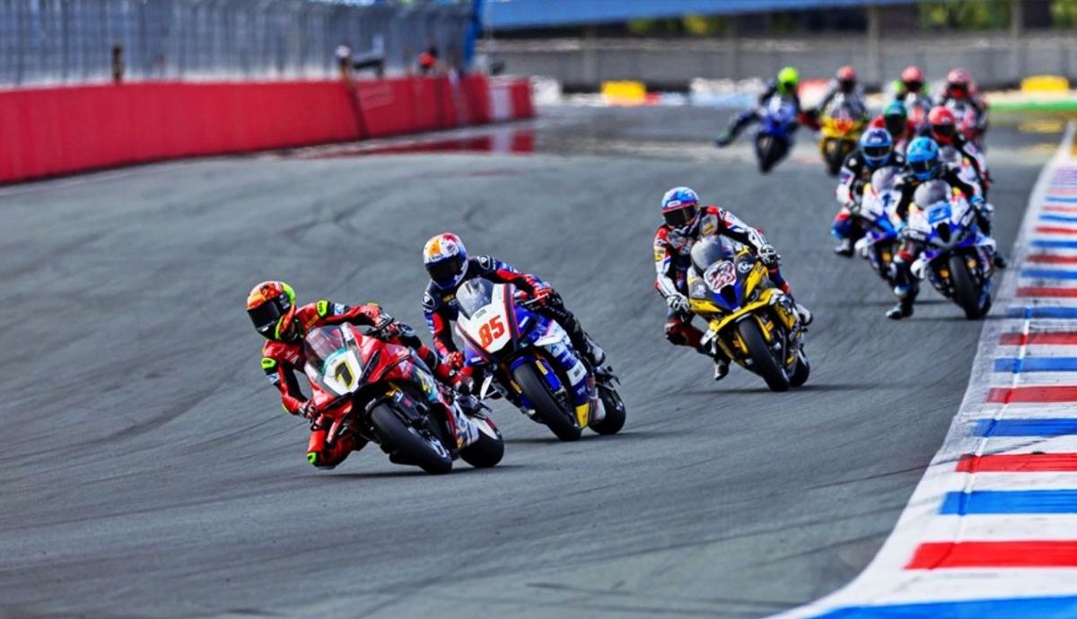 Lukas Tulovic comanda ante Twan Smits, Markus Reiterberger y Marcel Schrotter