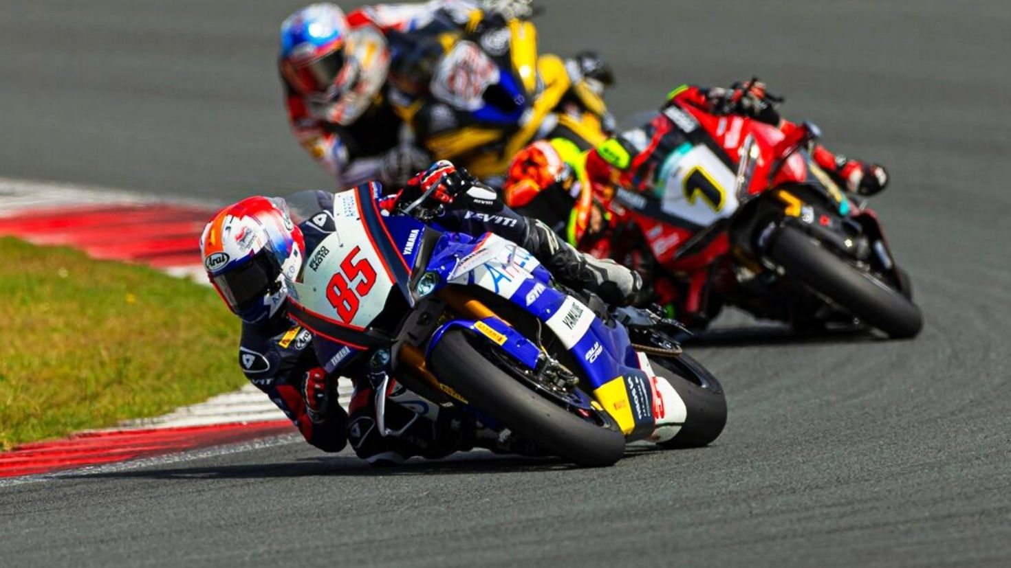 Twan Smits ha logrado el doblete en Assen y Lukas Tulovic roza el título del Euro Moto Superbike 2026