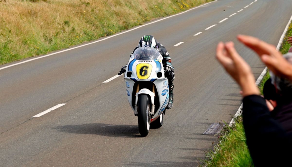Michael Dunlop ha logrado tres victorias más en el Classic TT 2026