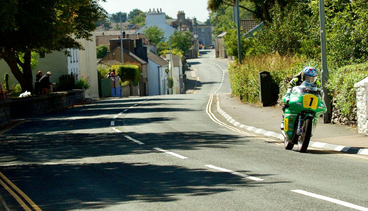 John McGuinness ganó con la Paton en el Historic Senior Classic TT 2026