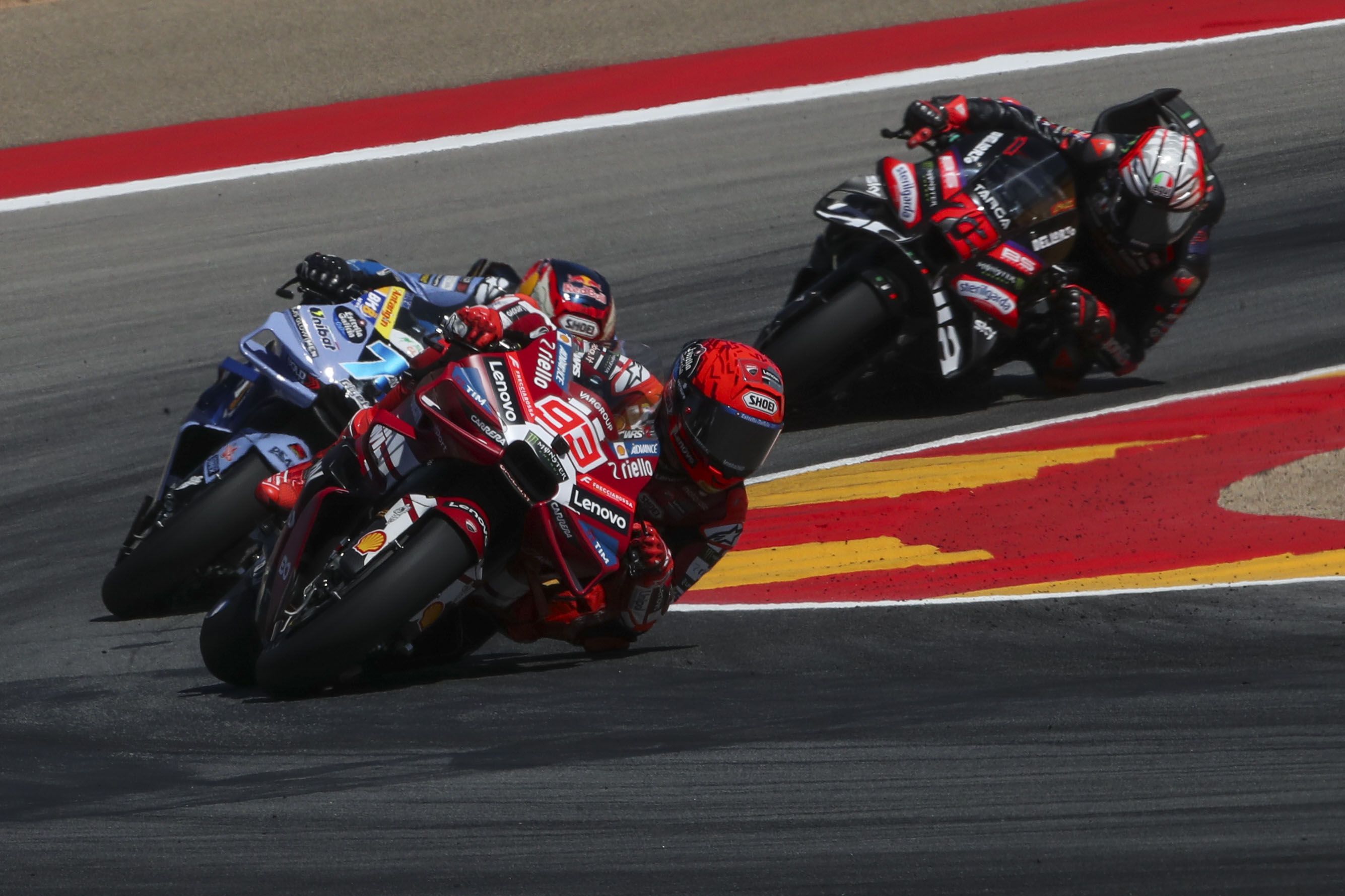 Marco Bezzecchi reconoce su error con Marc Márquez: "Frené demasiado pronto"