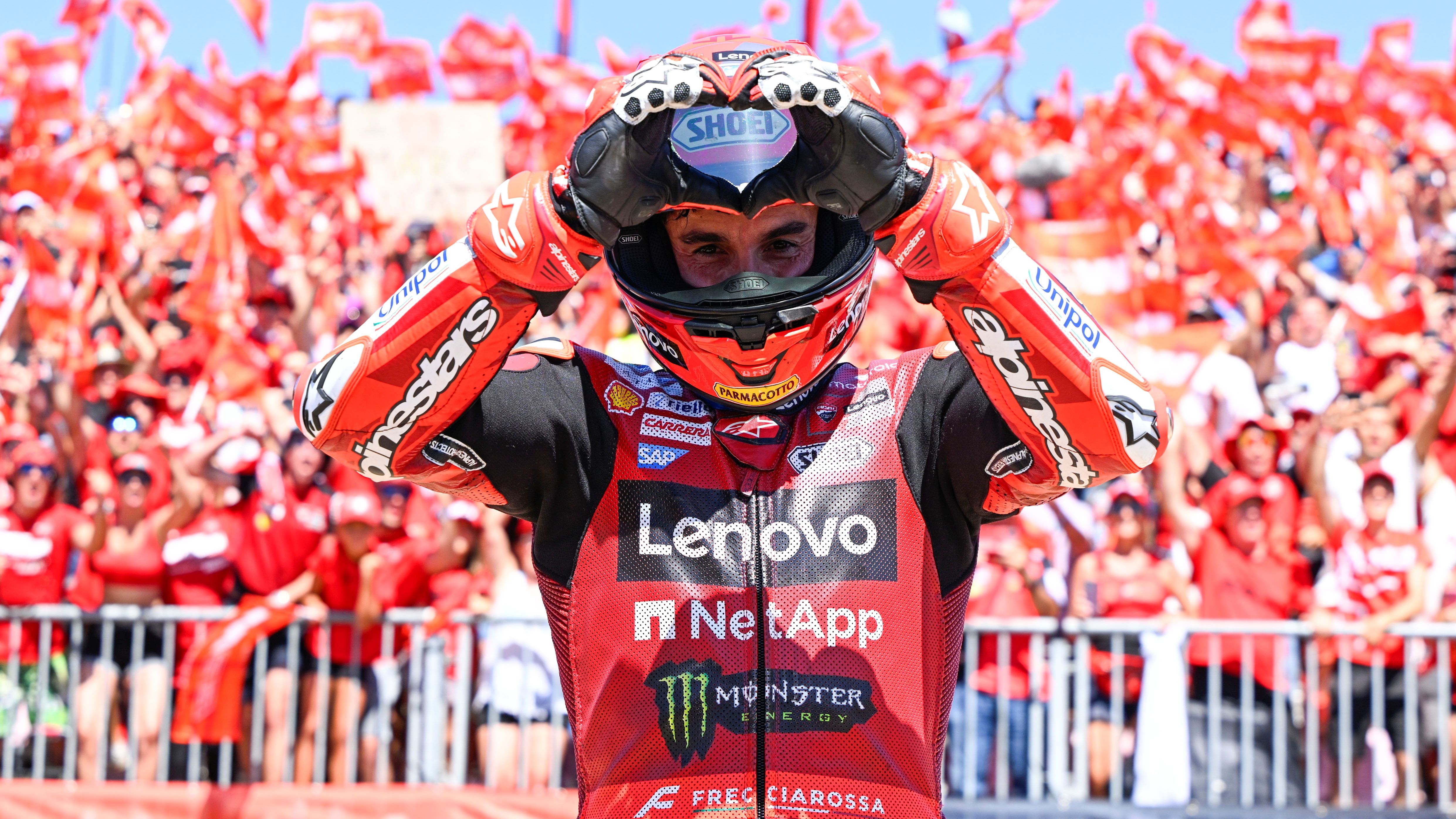 Marc Márquez celebra su victoria en Aragón