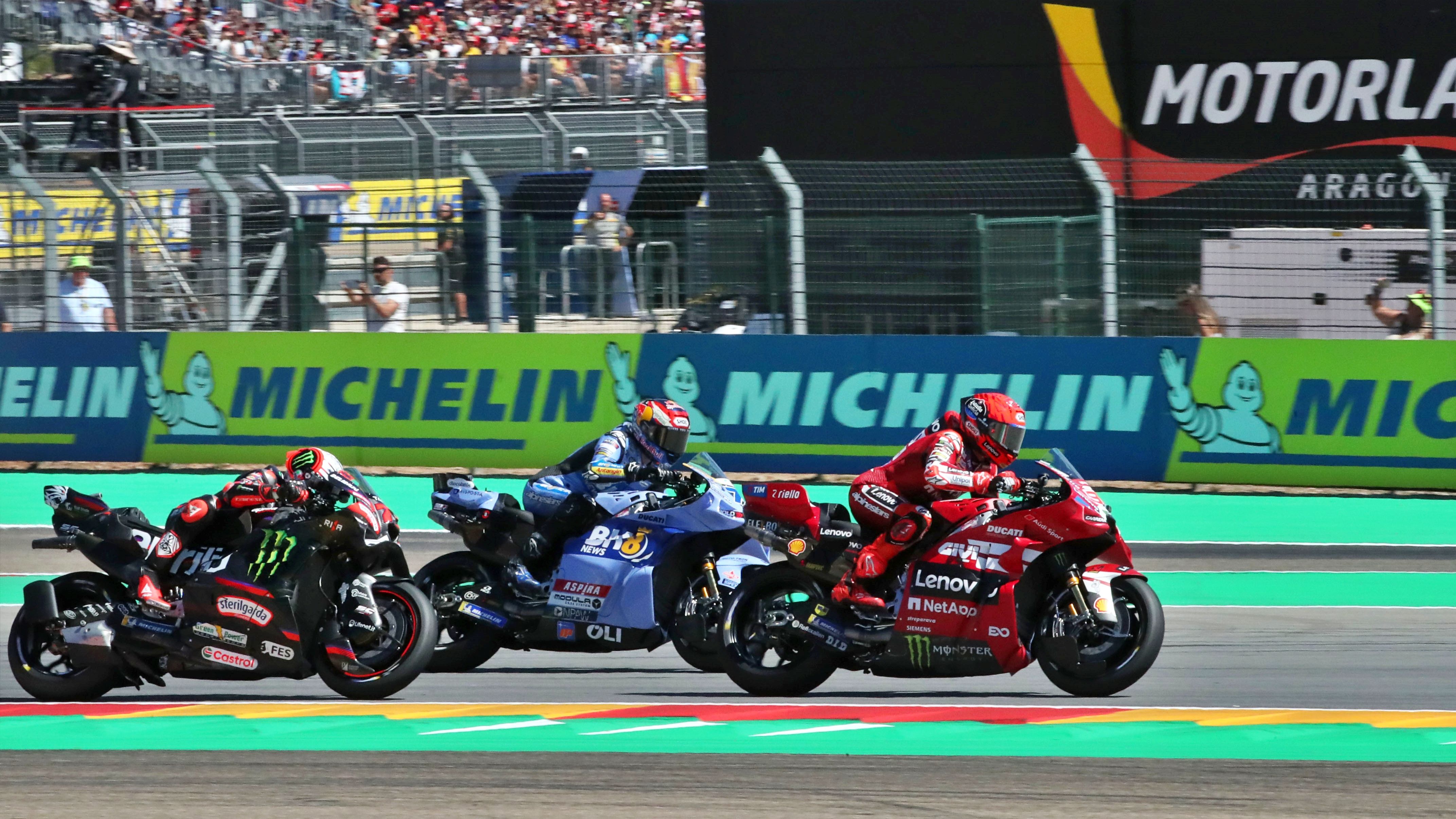 Marc Márquez coge el mando en el Sprint ante Álex Márquez y Marco Bezzecchi, MotoGP Aragón 2026