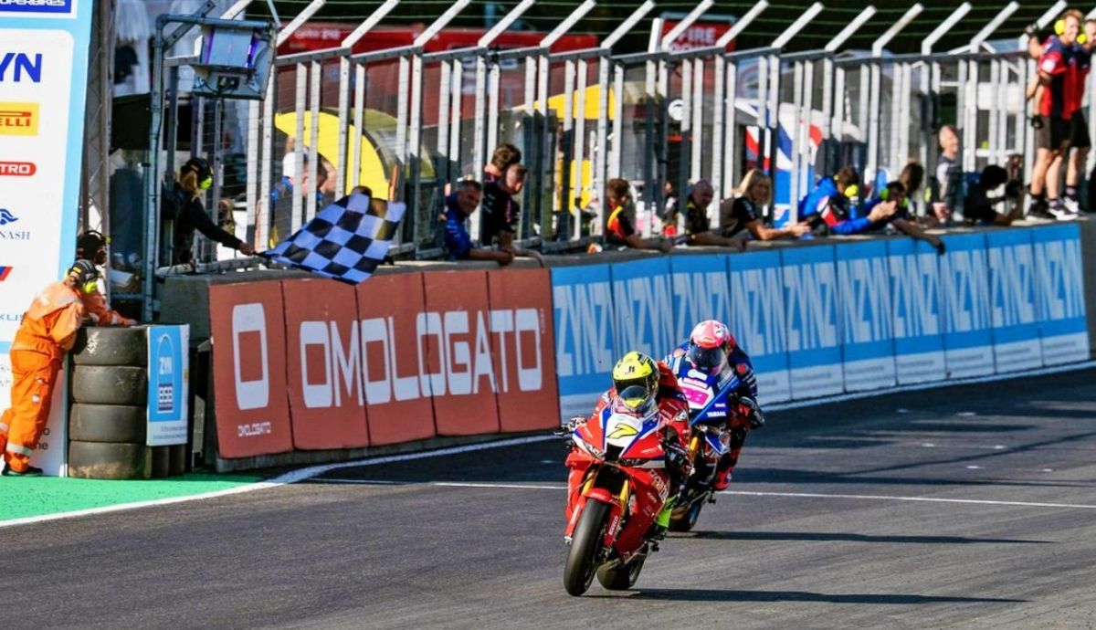 Ryan Vickers contuvo a Bradley Ray para lograr otro doblete