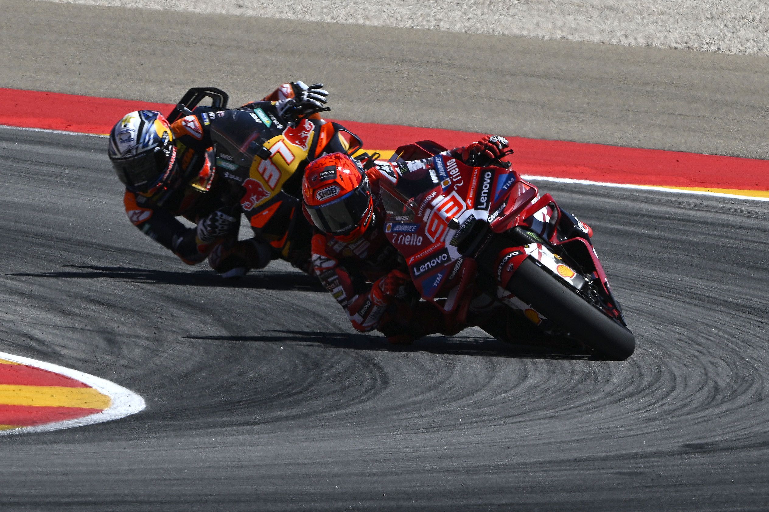 Carlos Checa: "Ducati hizo ganar a Marc Márquez, pero ahora él les está haciendo ganar"