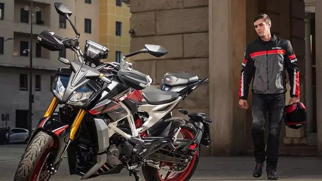 La nueva moto india que llega a España por menos de 5.000 euros: 35,6 CV y equipada para el A2