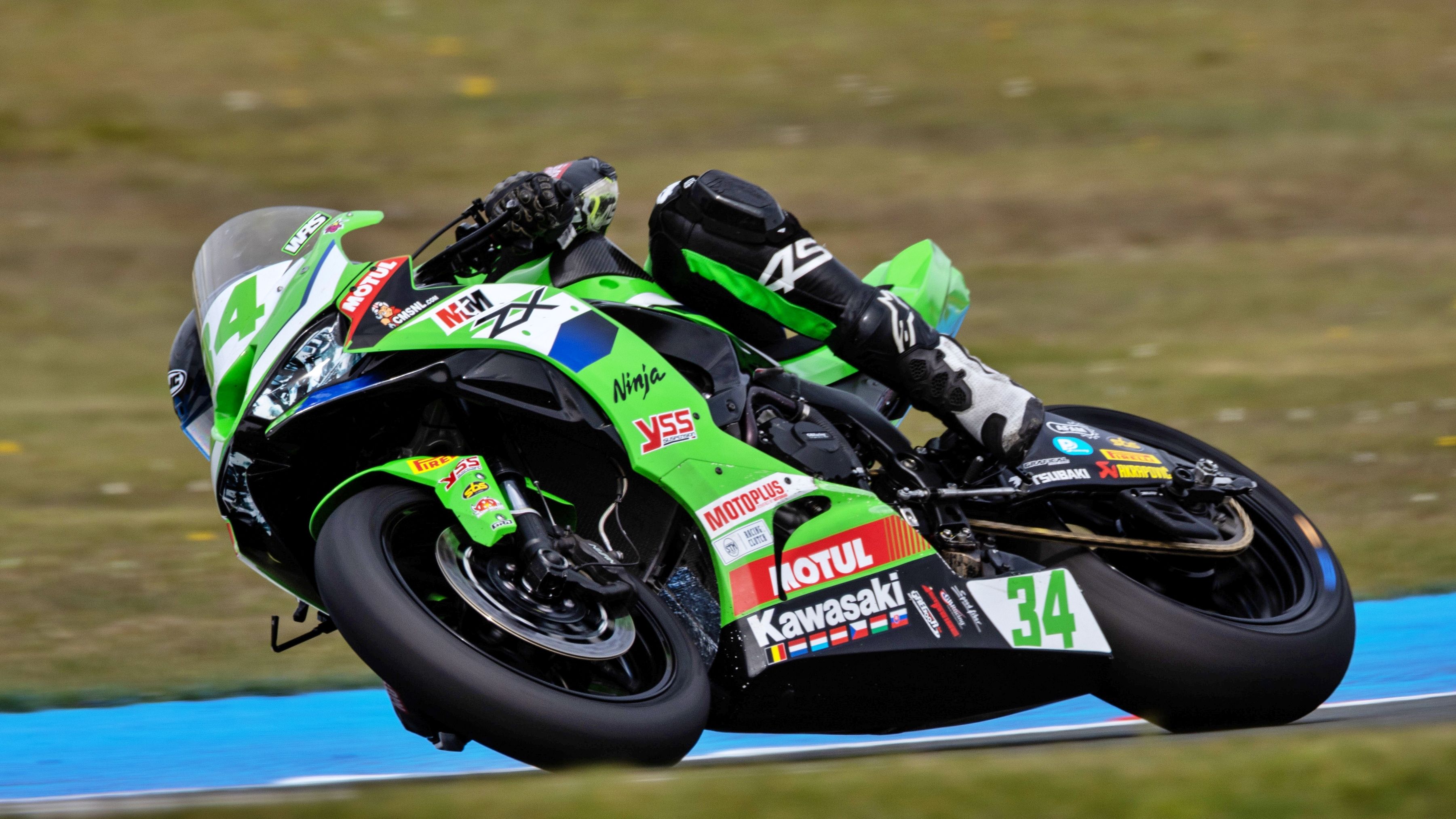 Xavi Artigas ha logrado en Magny Cours su segunda victoria en Sportbike