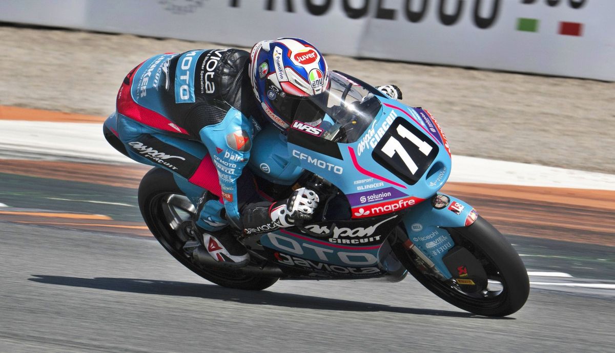 Carlos Cano se impuso en la primera carrera en Valencia