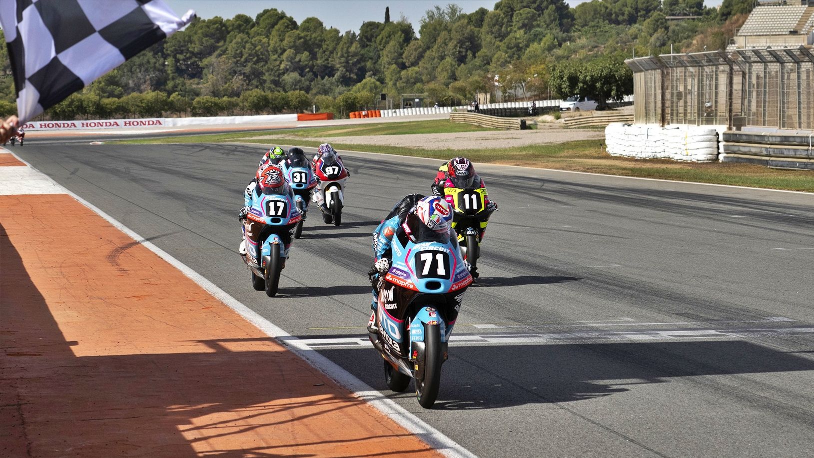Carlos Cano ganó ambas carreras ante Yaroslav Karpushin