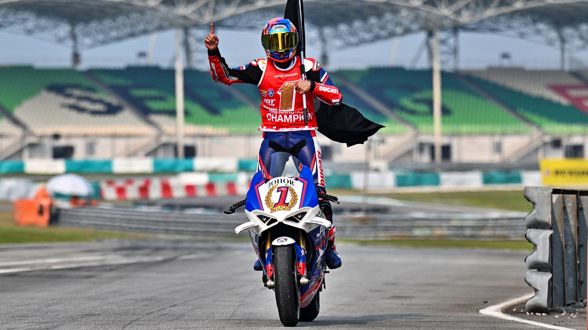 Hafizh Syahrin festeja su título del Asia Superbike 2026