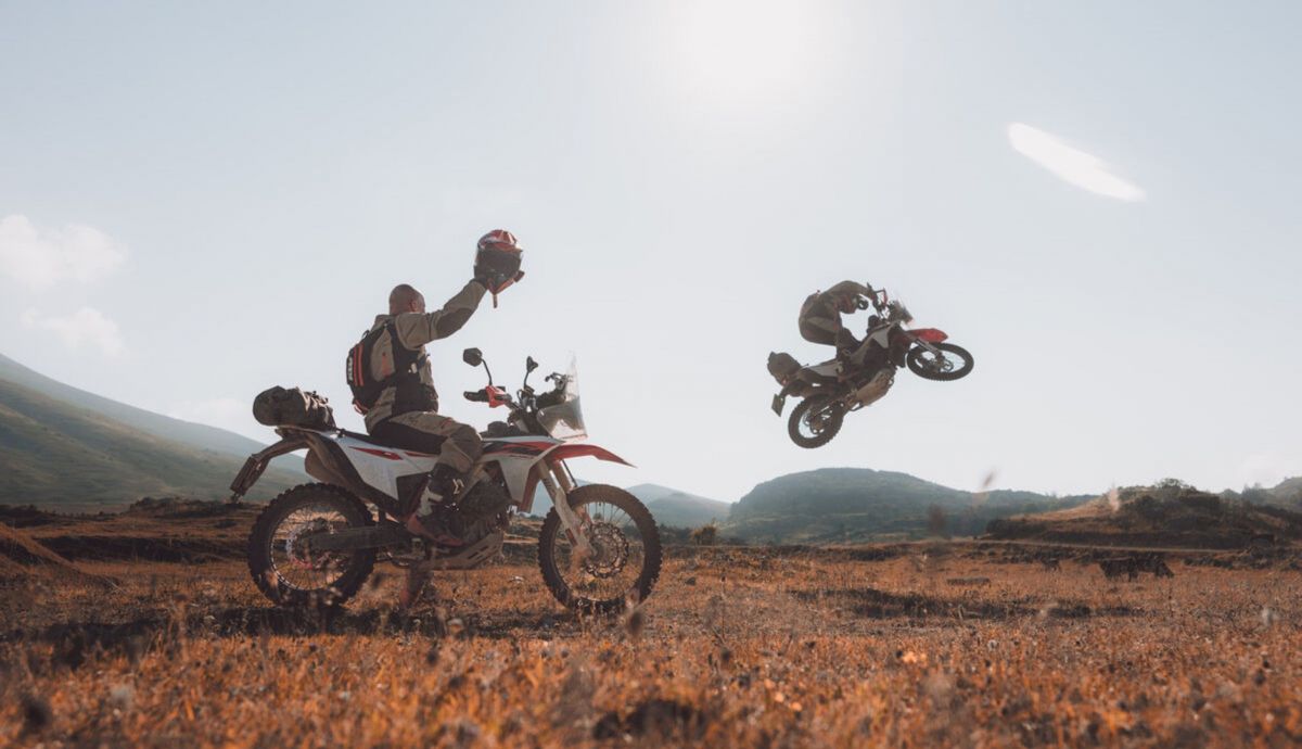 763067 MY27 KTM 690 RALLY ACTION CAT A (Grande)