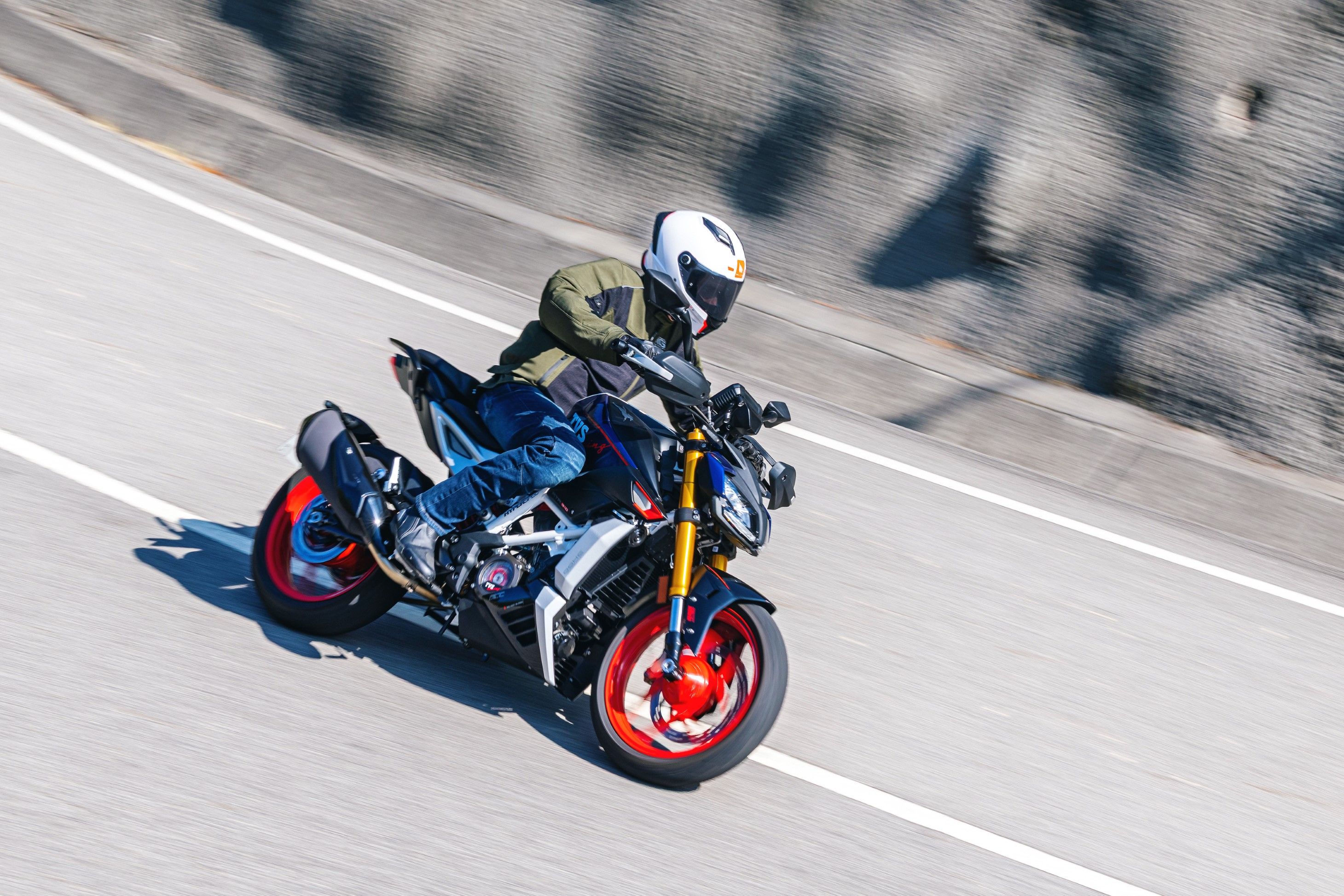 Fotos TVS Gama Performance 2026