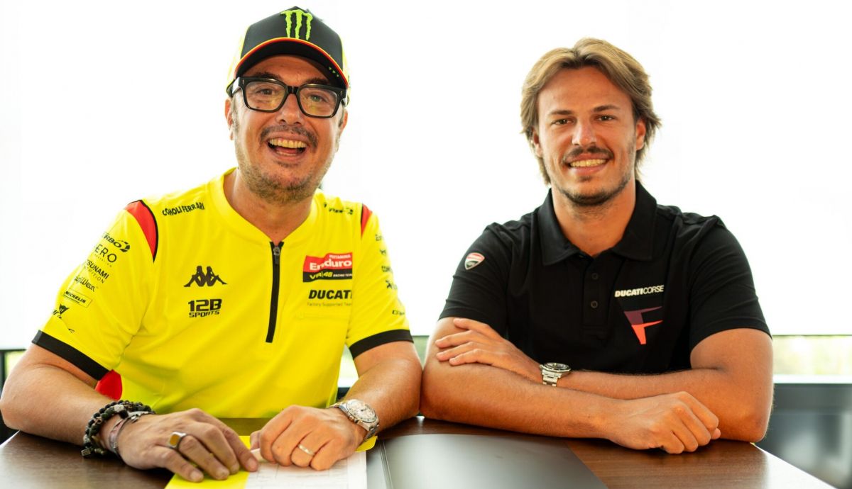 Nicolò Bulega junto a Alessio Salucci