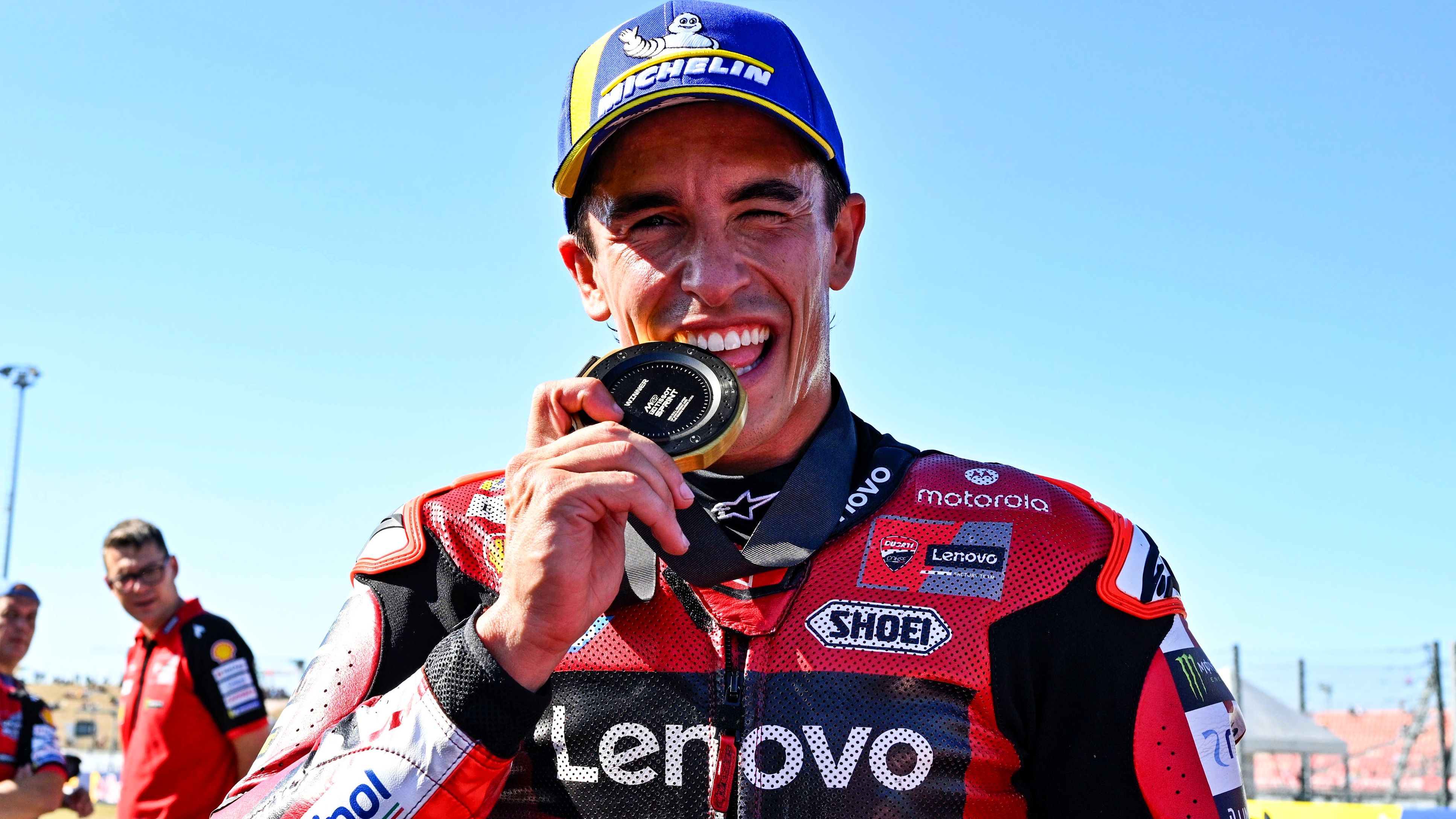 Marc Márquez festeja su triunfo en el Sprint de Misano