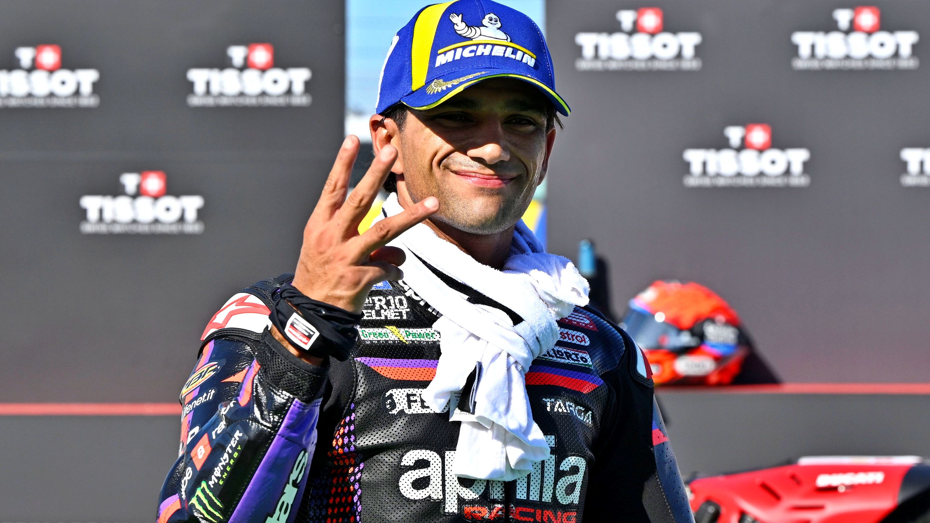 Jorge Martín celebra su podio en el Sprint de Misano
