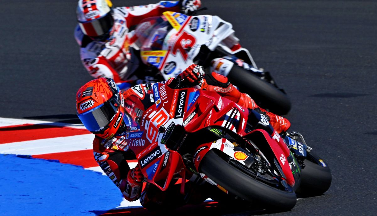 Marc Márquez ha contenido a Álex Márquez para liderar un sextete histórico de España en Misano