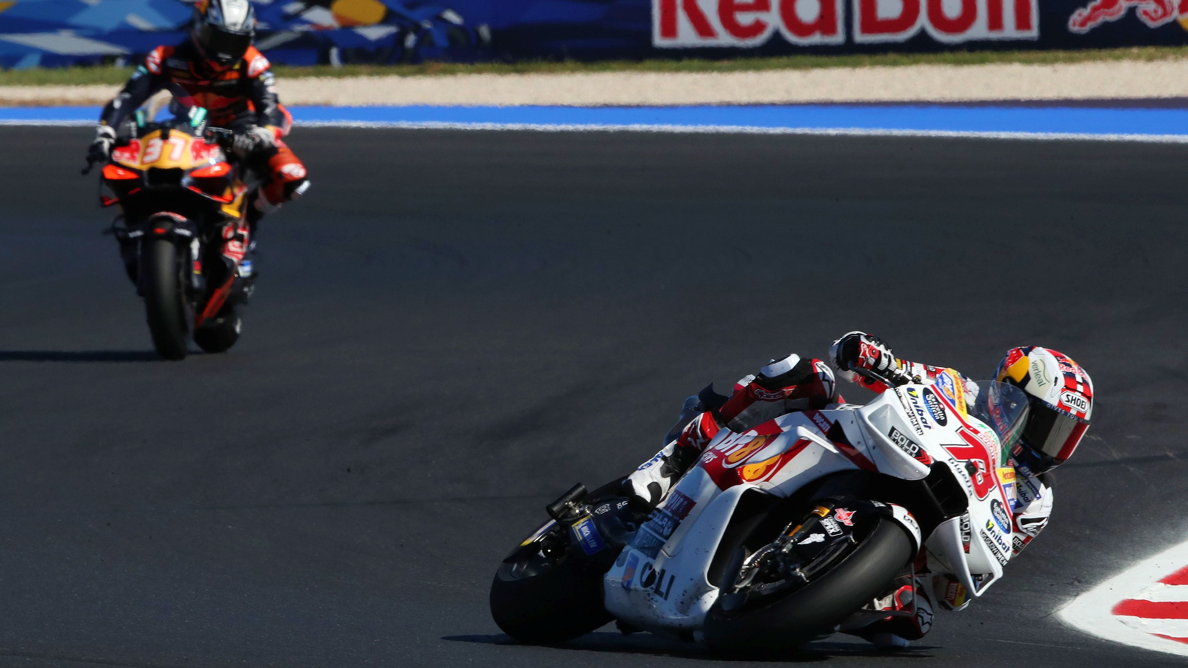 Álex Márquez se escapa de Pedro Acosta, MotoGP Misano 2026