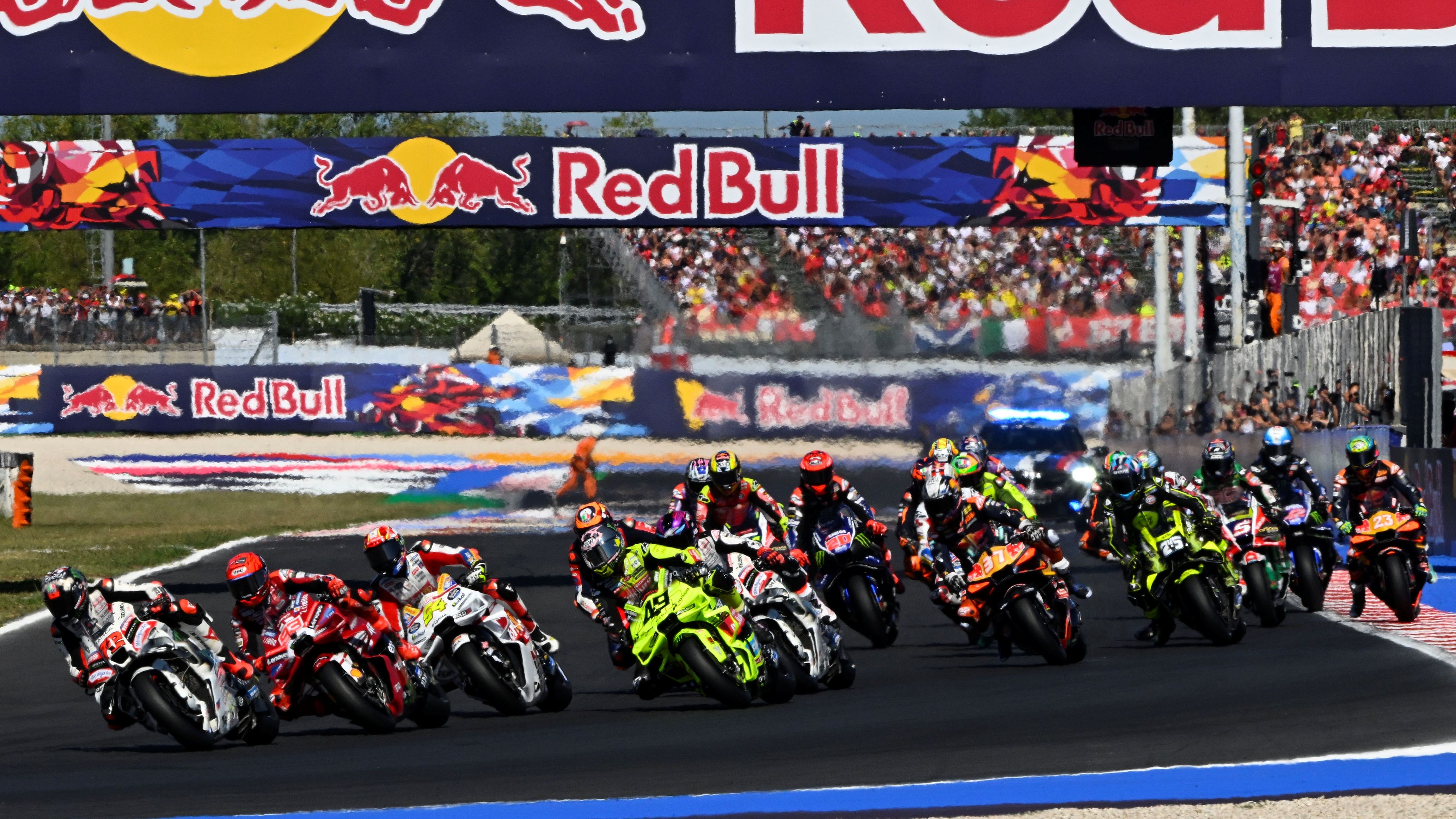 Marco Bezzecchi lidera en la salida por delante de Marc Márquez, MotoGP Misano 2026 Marco Bezzecchi lidera en la salida por delante de Marc Márquez, MotoGP Misano 2026