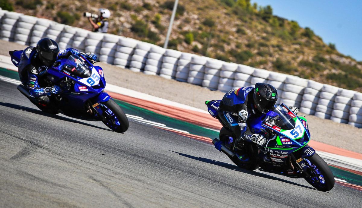 Raúl Navarrete y Daniel Ocete se llevaron las victorias en la Yamaha R7 Cup