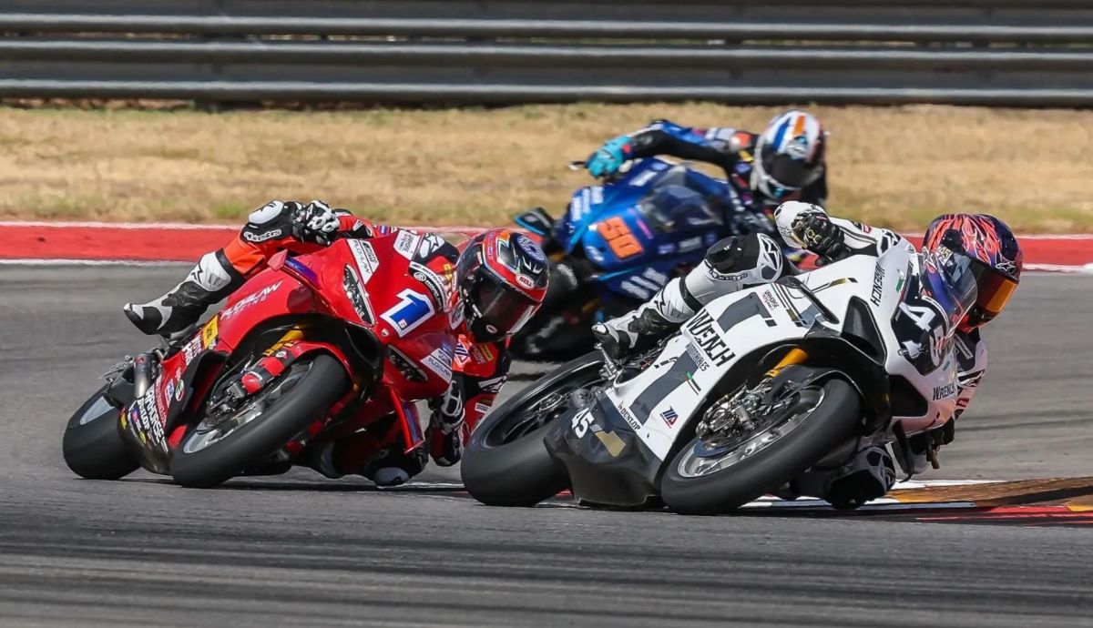 Cameron Petersen comanda ante Cameron Beaubier con Bobby Fong detrás