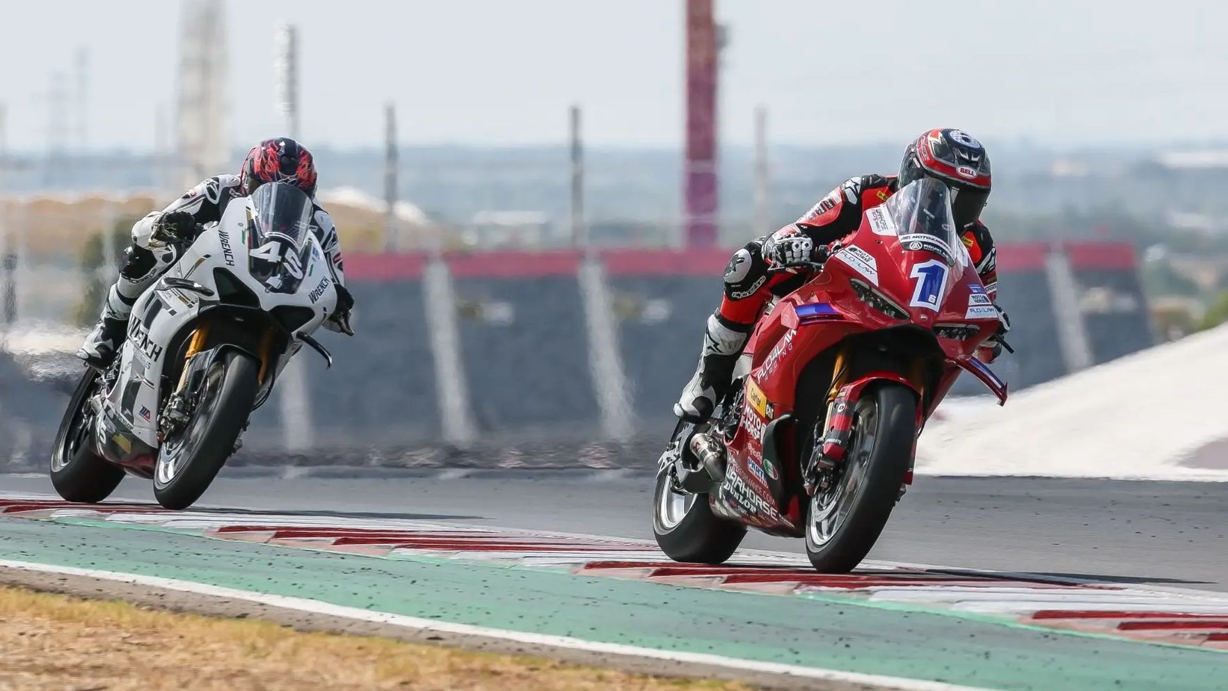 Cameron Beaubier ganó la primera carrera tras su lesión batiendo a Cameron Petersen