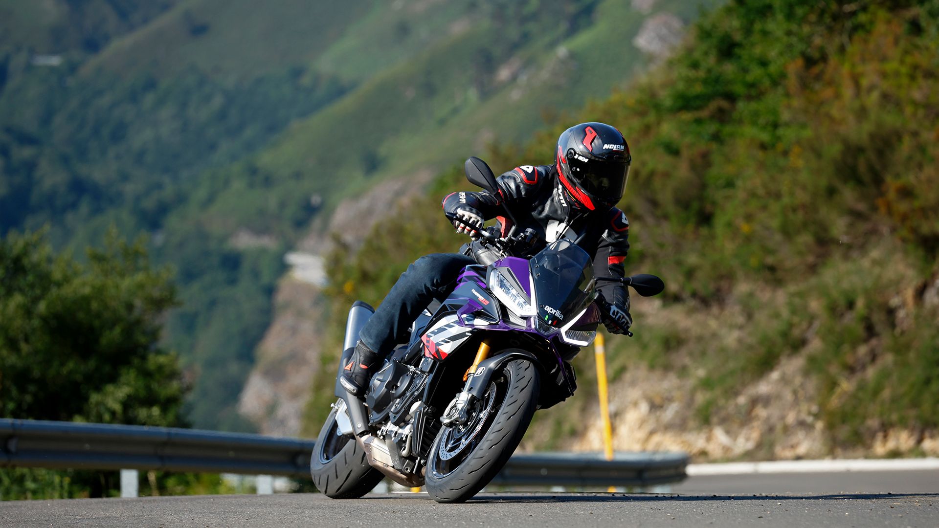 Aprilia Tuono V4 1100 Factory 2026 Accion (1)