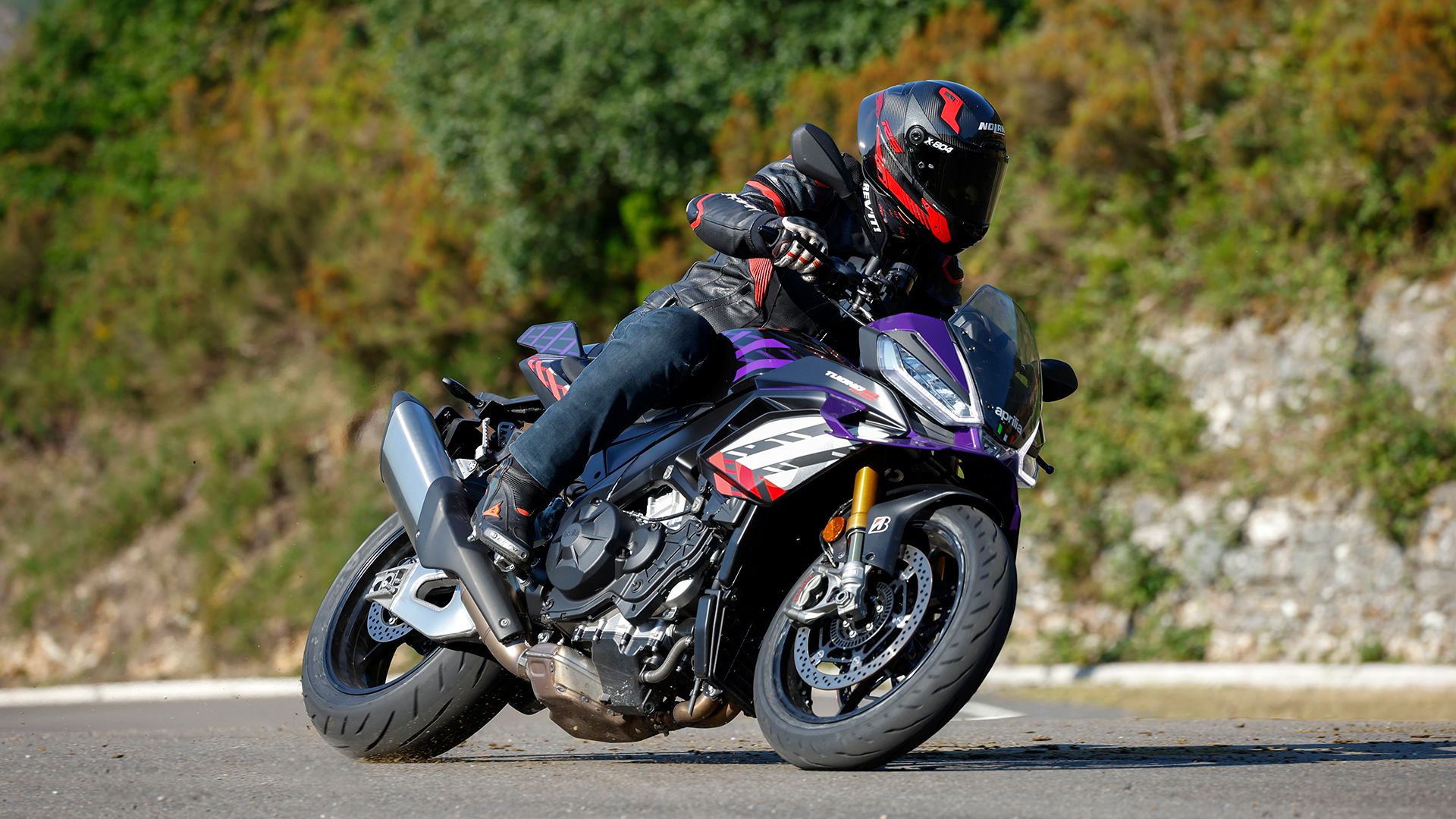 Aprilia Tuono V4 1100 Factory 2026 Accion (2)