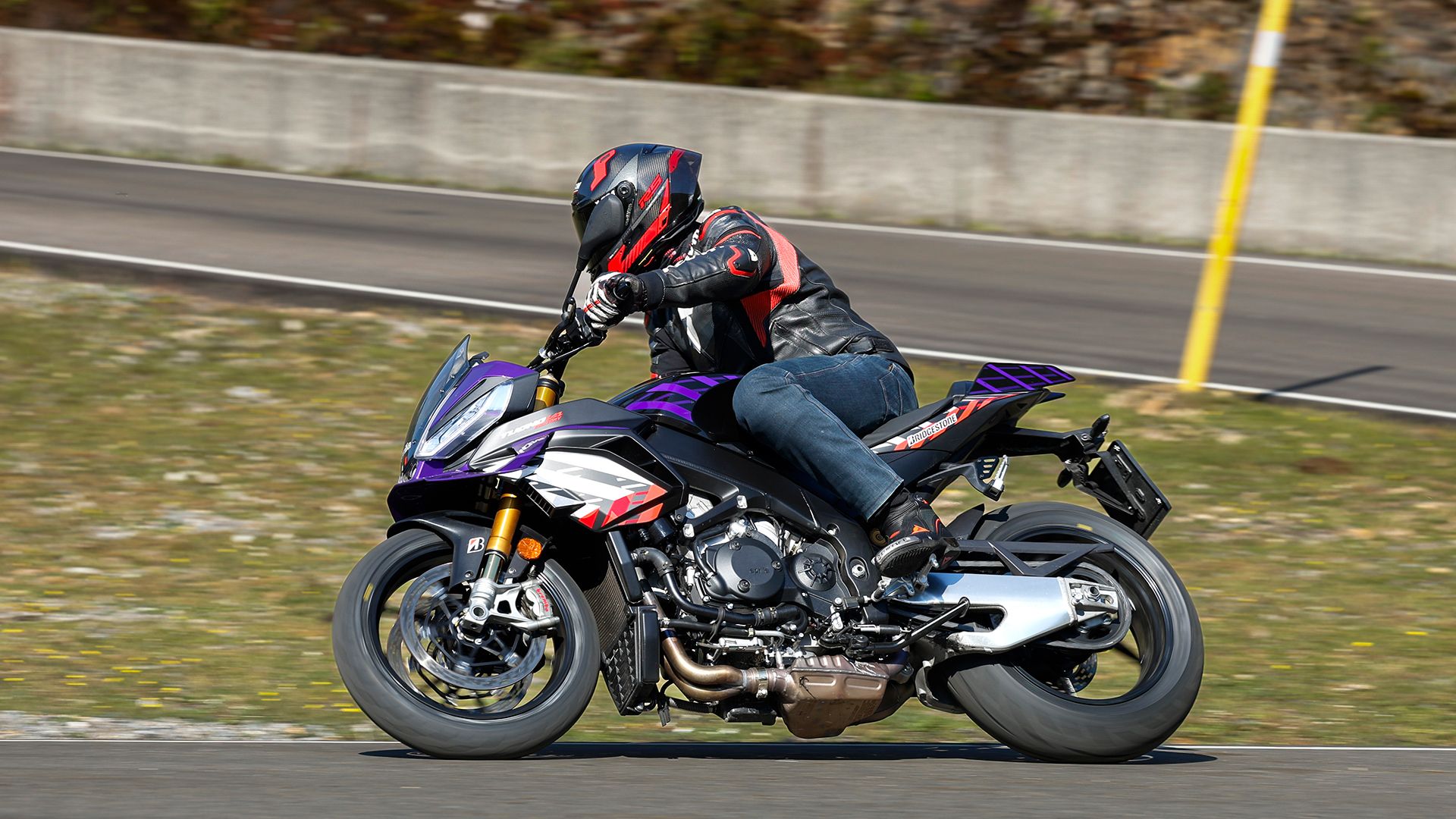 Aprilia Tuono V4 1100 Factory 2026 Accion (8)