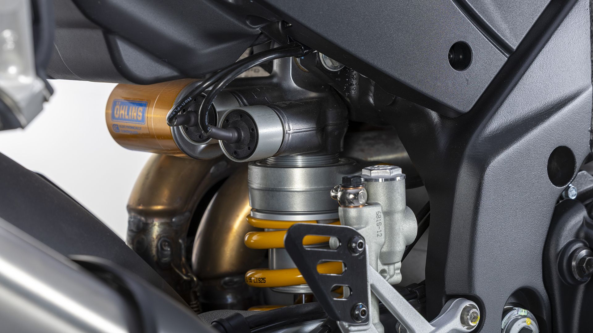 Aprilia Tuono V4 1100 Factory 2026 Detalles (4)