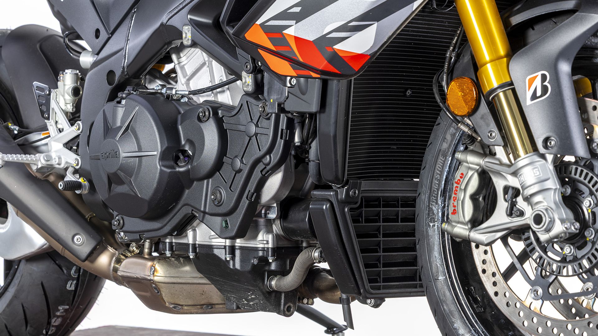 Aprilia Tuono V4 1100 Factory 2026 Detalles (13)