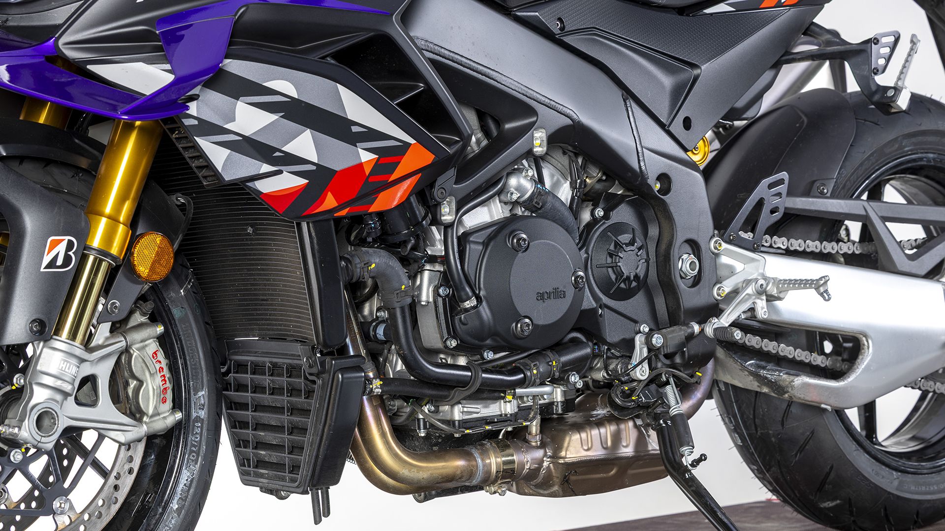 Aprilia Tuono V4 1100 Factory 2026 Detalles (15)