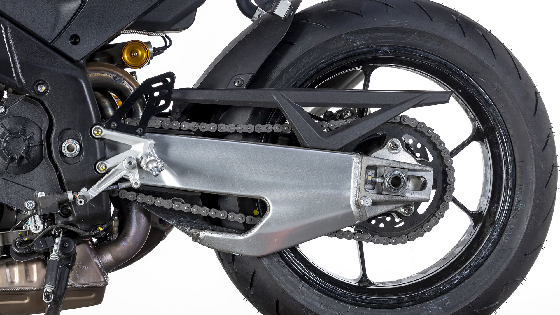 Aprilia Tuono V4 1100 Factory 2026 Detalles (17)