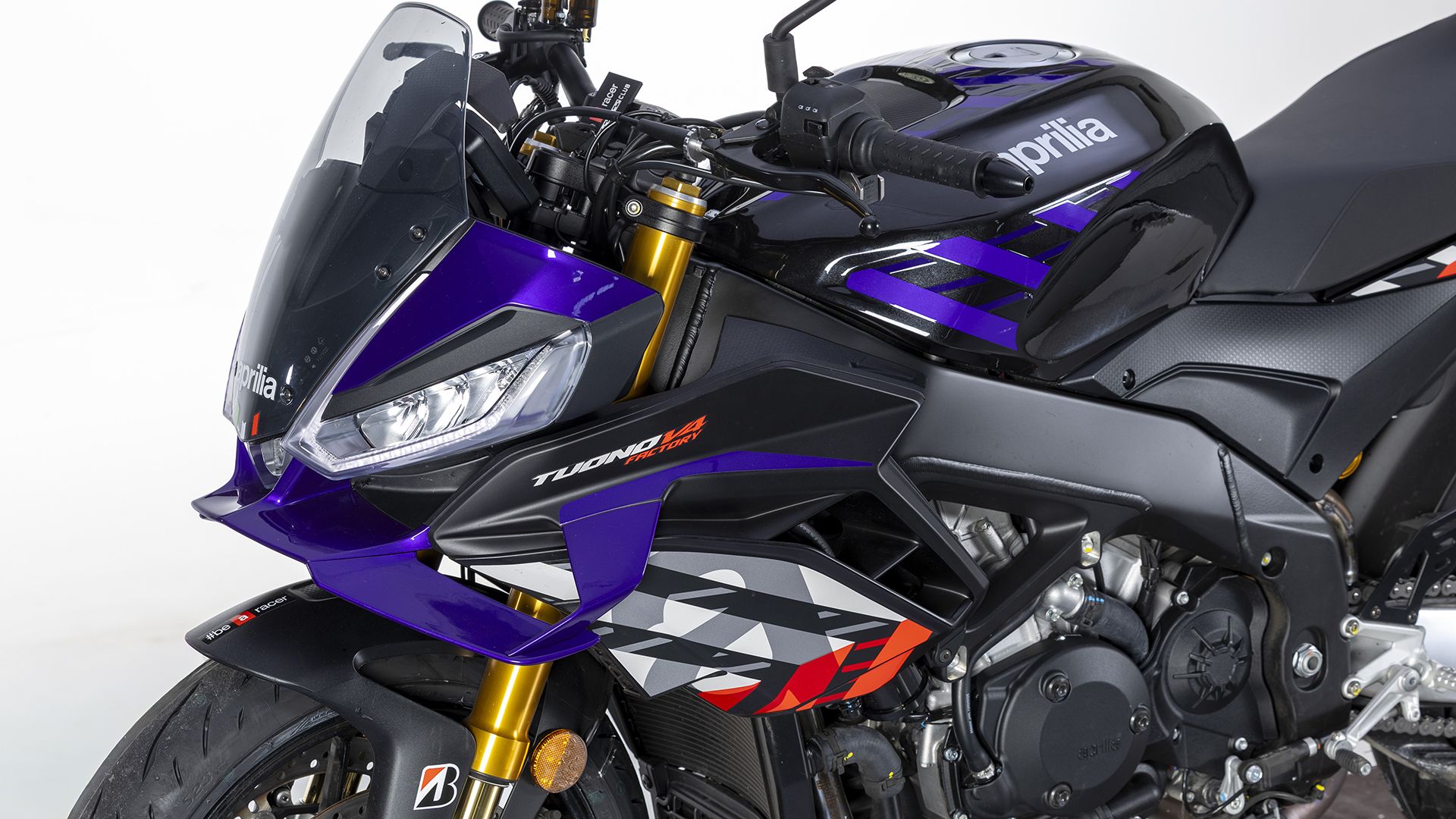 Aprilia Tuono V4 1100 Factory 2026 Detalles (22)