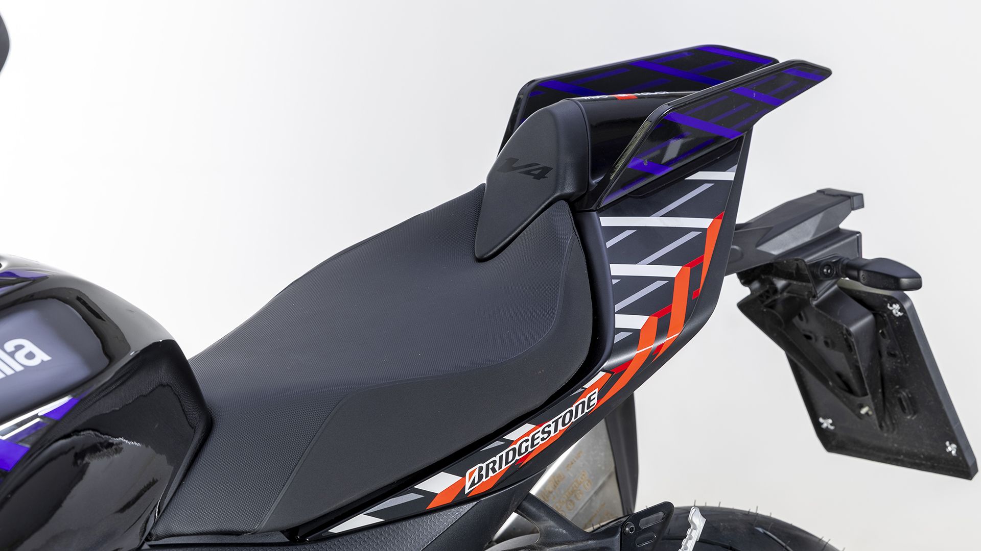 Aprilia Tuono V4 1100 Factory 2026 Detalles (23)
