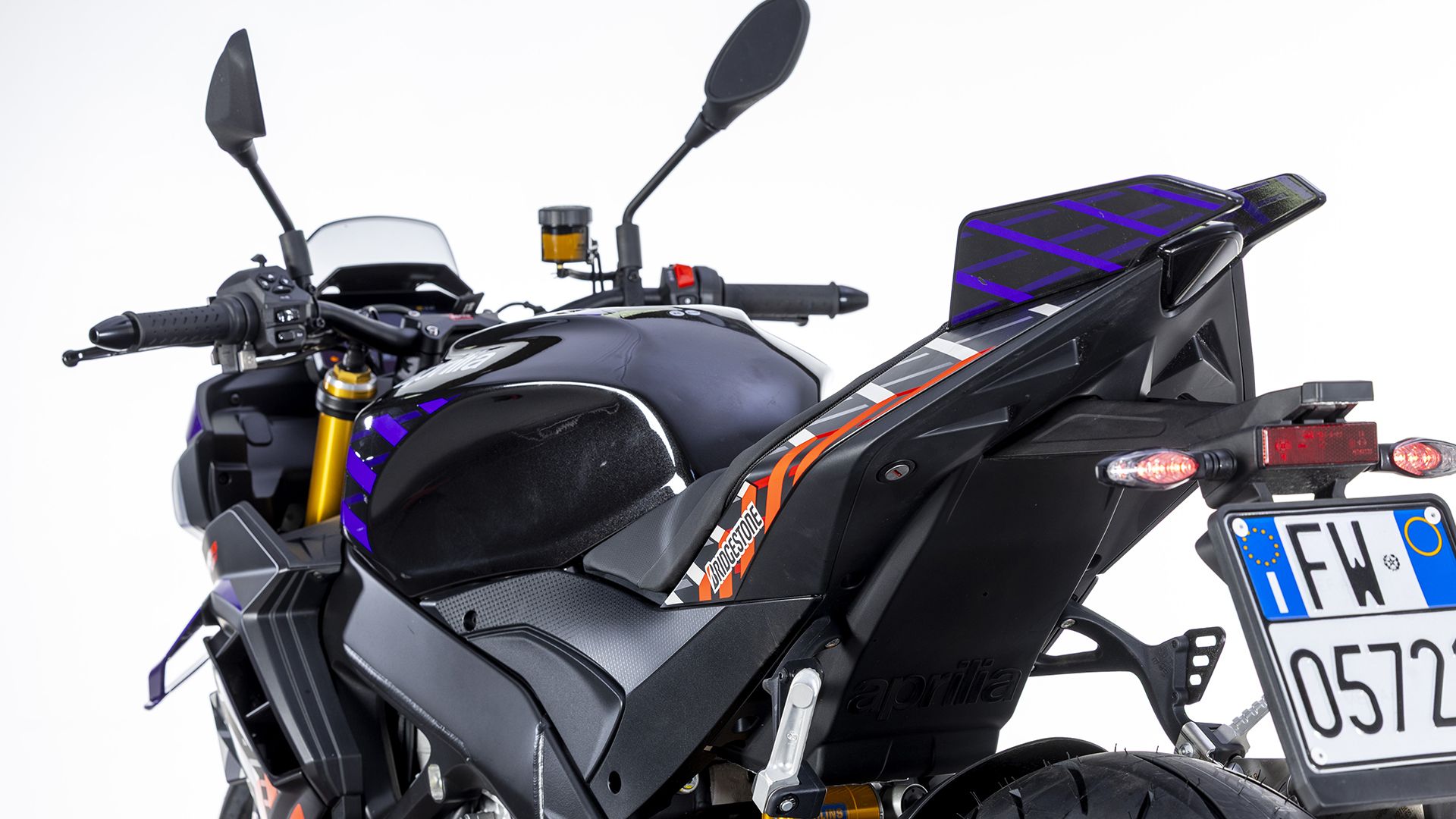 Aprilia Tuono V4 1100 Factory 2026 Detalles (29)