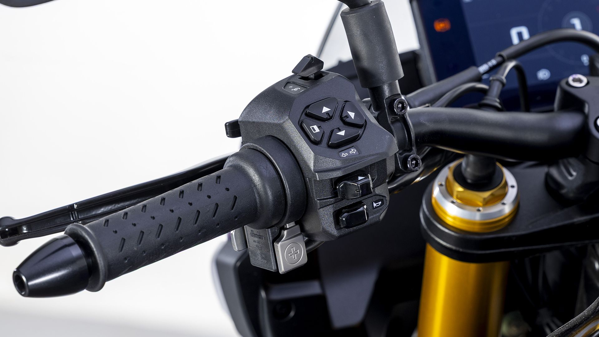Aprilia Tuono V4 1100 Factory 2026 Detalles (32)