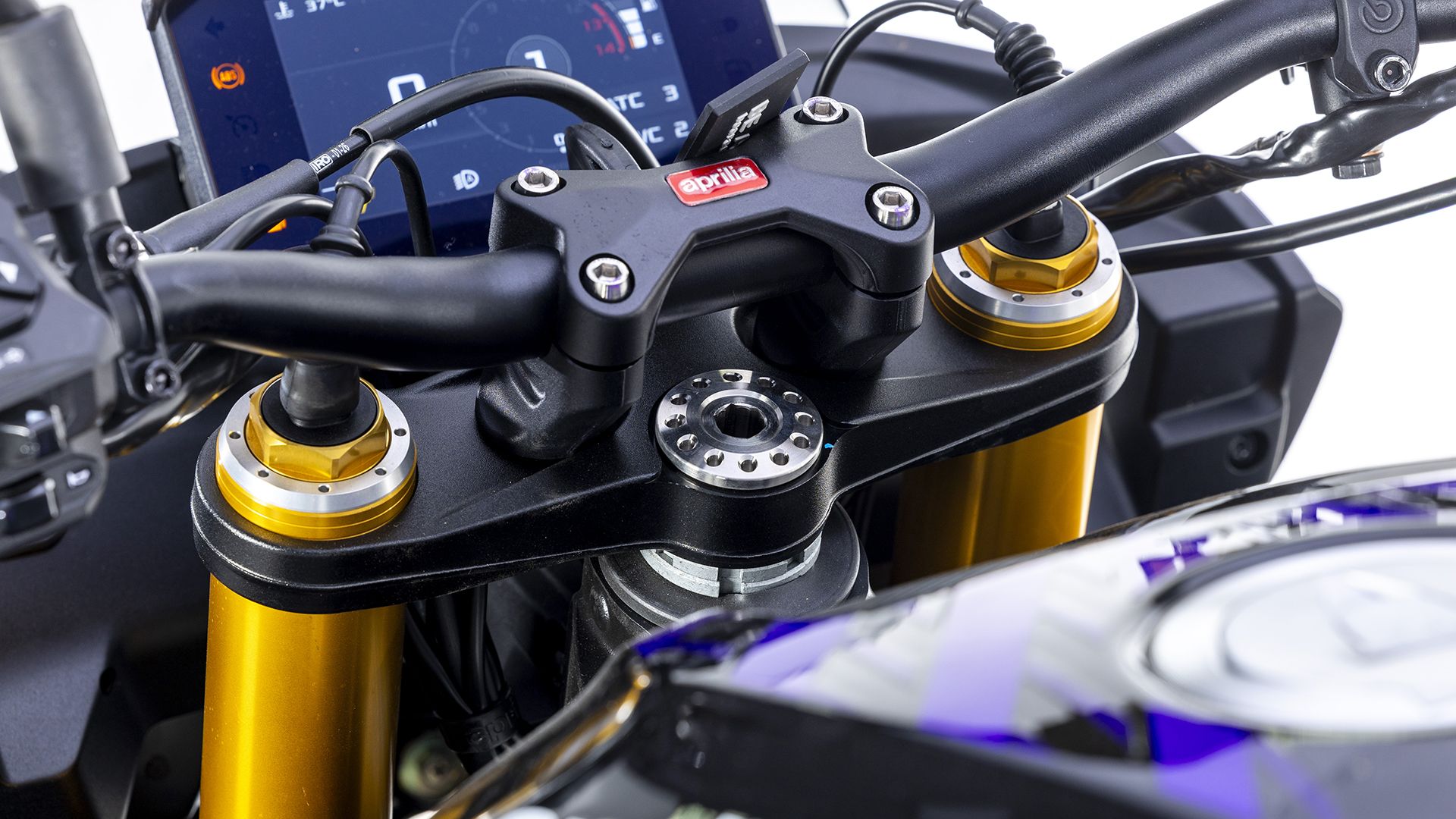 Aprilia Tuono V4 1100 Factory 2026 Detalles (33)