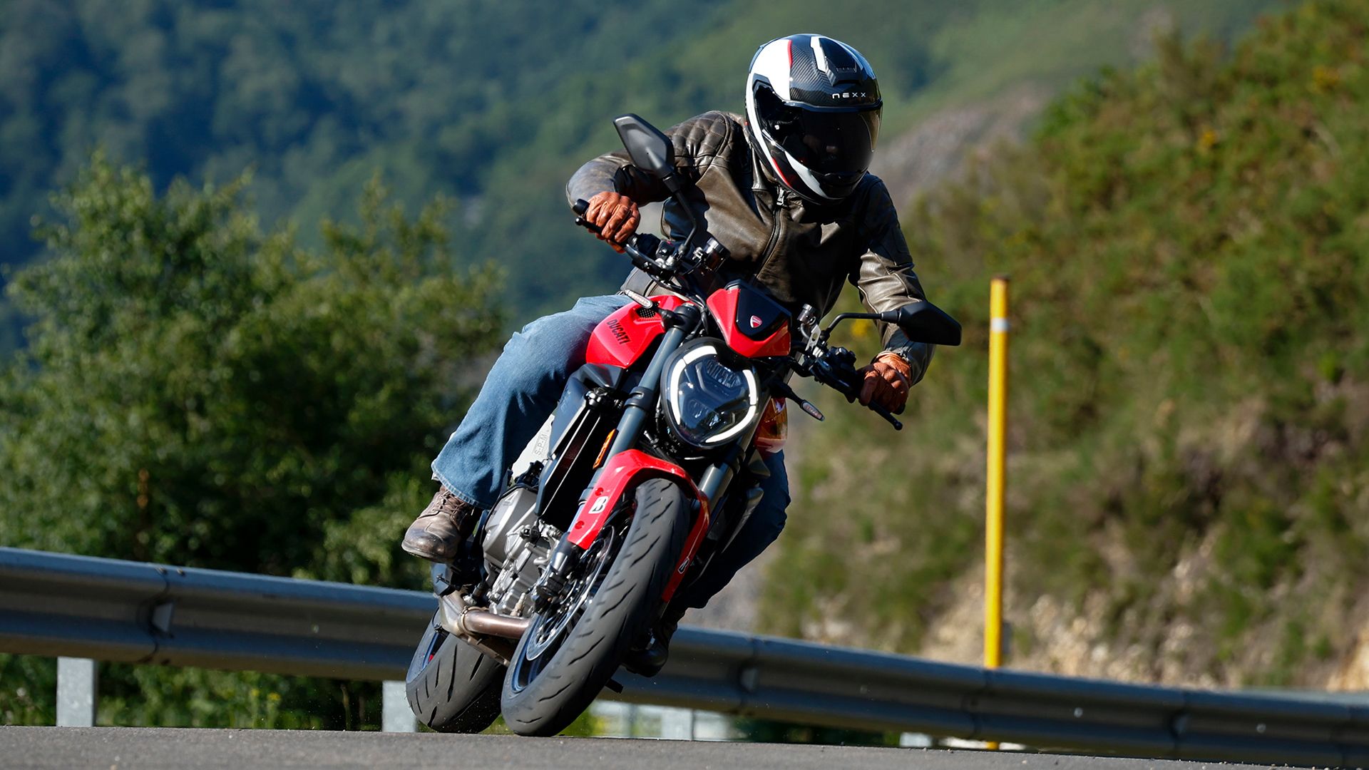 Ducati Monster 2026 Accion (1)