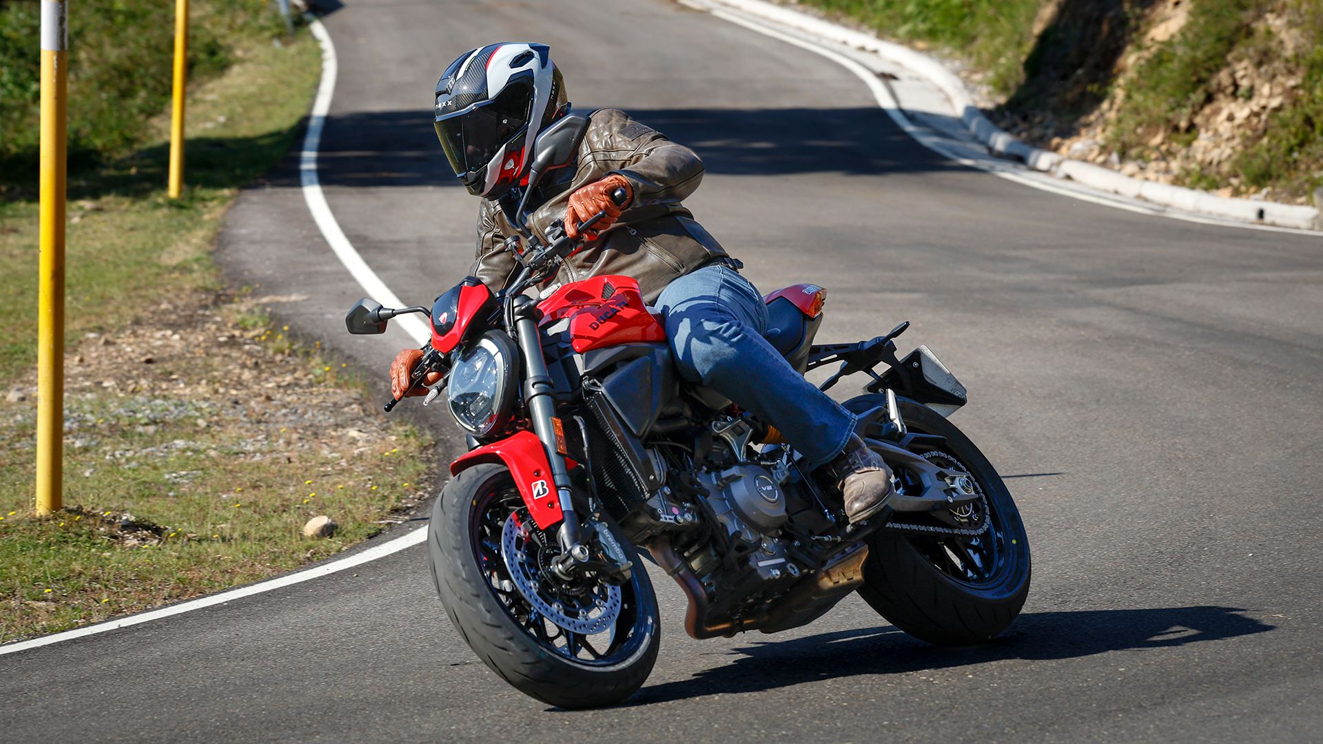 Ducati Monster 2026 Accion (4)
