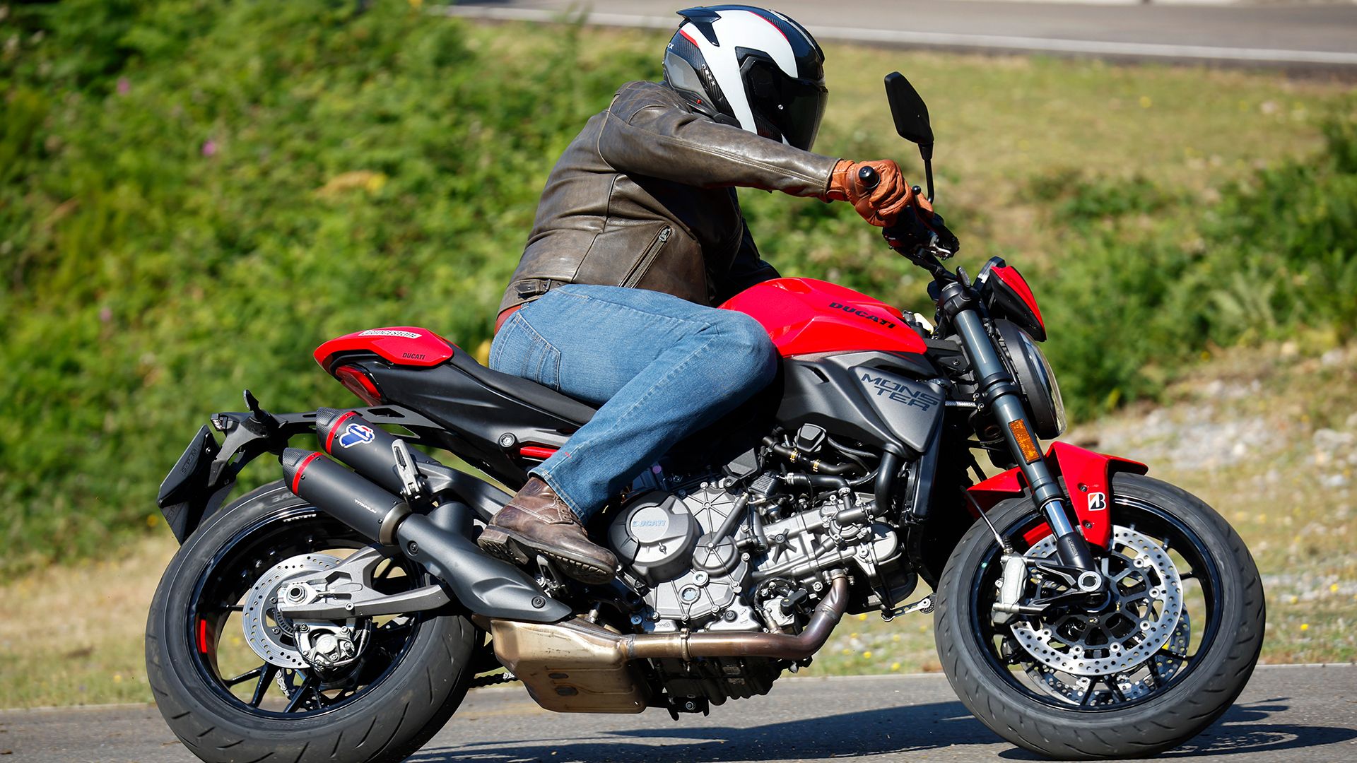 Ducati Monster 2026 Accion (7)