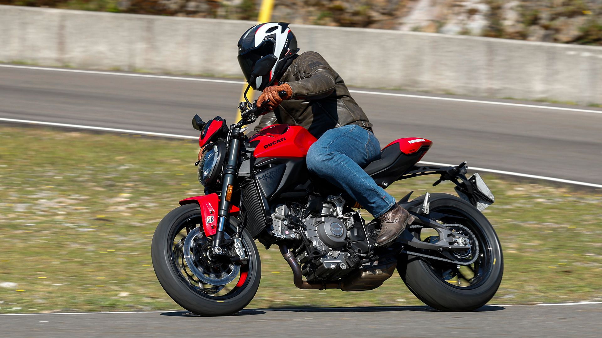 Ducati Monster 2026 Accion (9)