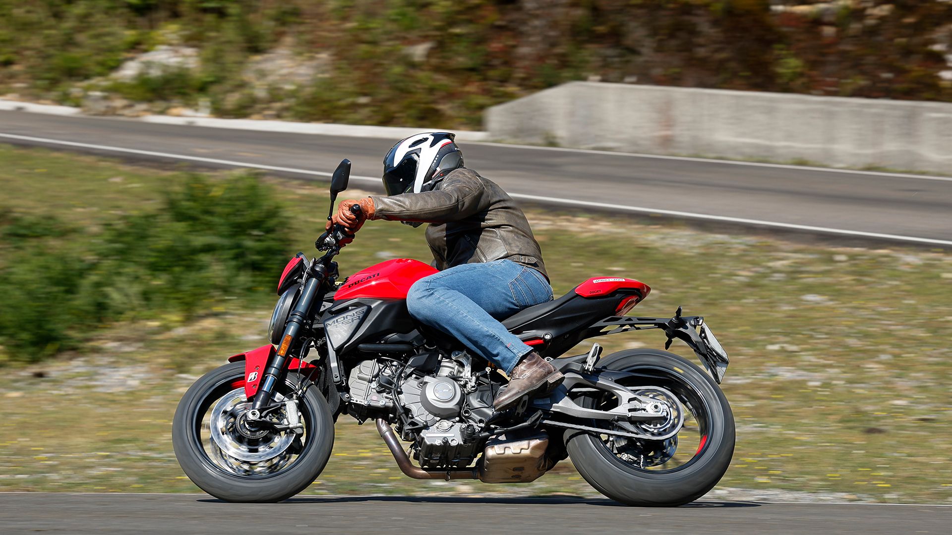 Ducati Monster 2026 Accion (10)