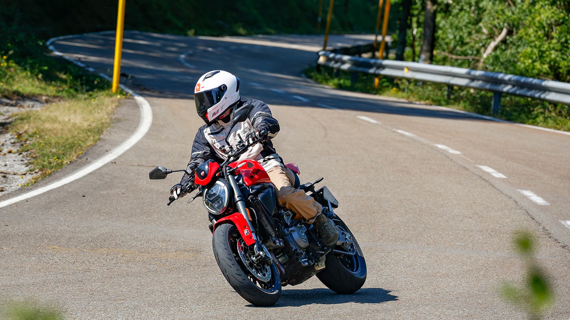 Ducati Monster 2026 Accion (11)